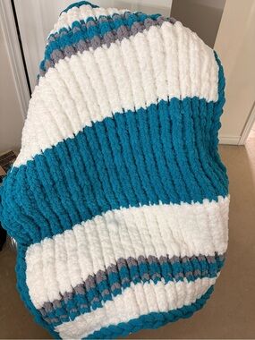 Cozy Plush Striped Throw Blanket - White & Teal